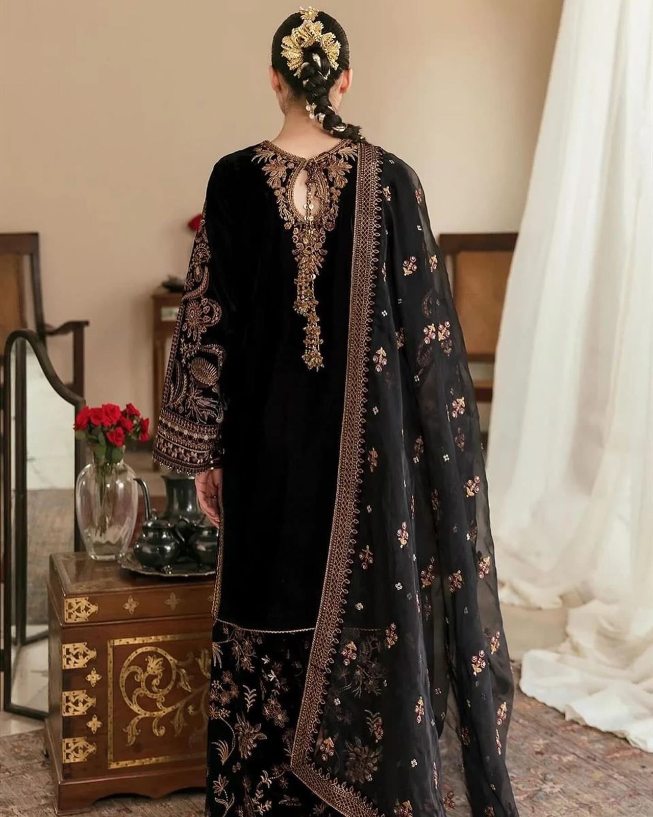 BARAQUE VELVET COLLECTION